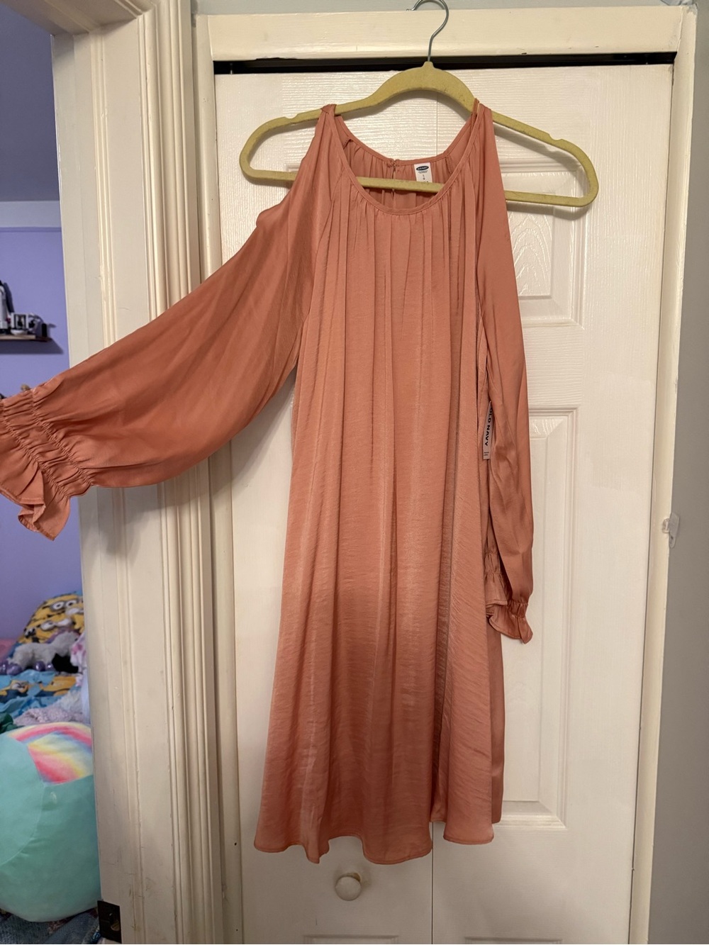 Old Navy open-Shoulder Blouson Sleeve Dress in Rose